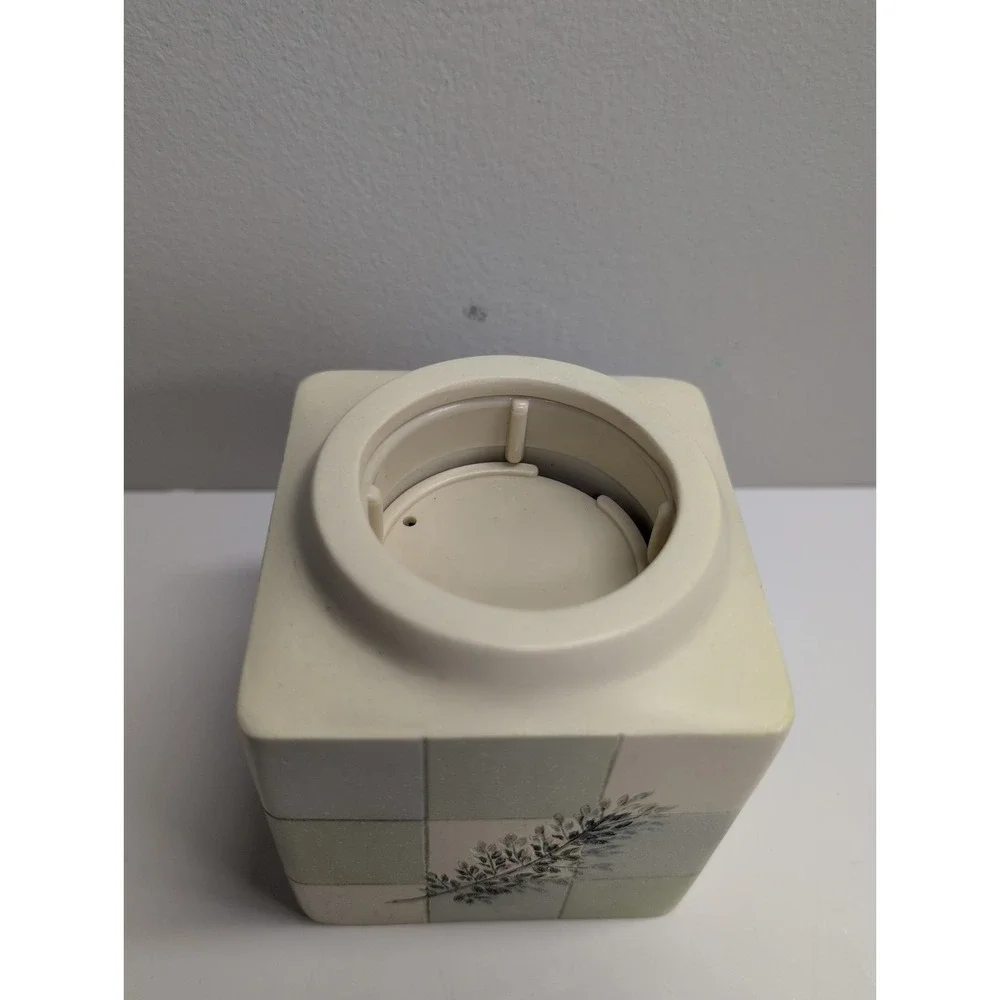 Vintage Croscill Rainer Resin Bathroom Cup Holder